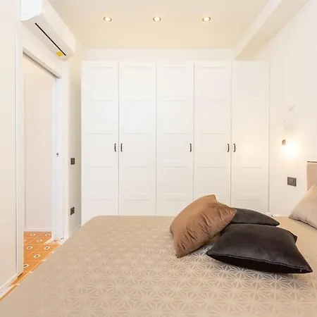 4fo6 Navigli-duomo -yellow Chic -